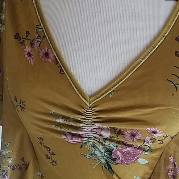 Stradivarius velvet yellow floral top - Picture 2 of 8